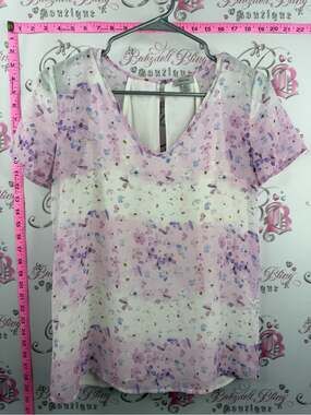 Tristan Lavender and White Floral V-Neck Short Sleeve Top purple butterfly